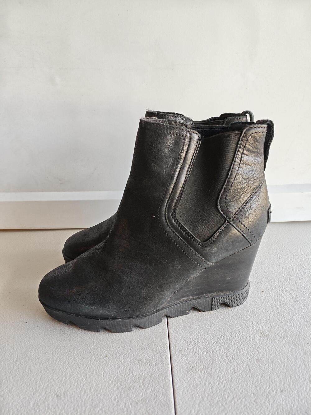 Sorel Boots Womens Size 7.5 Black Leather Wedge Chelsea Ankle Booties NL3788-010
